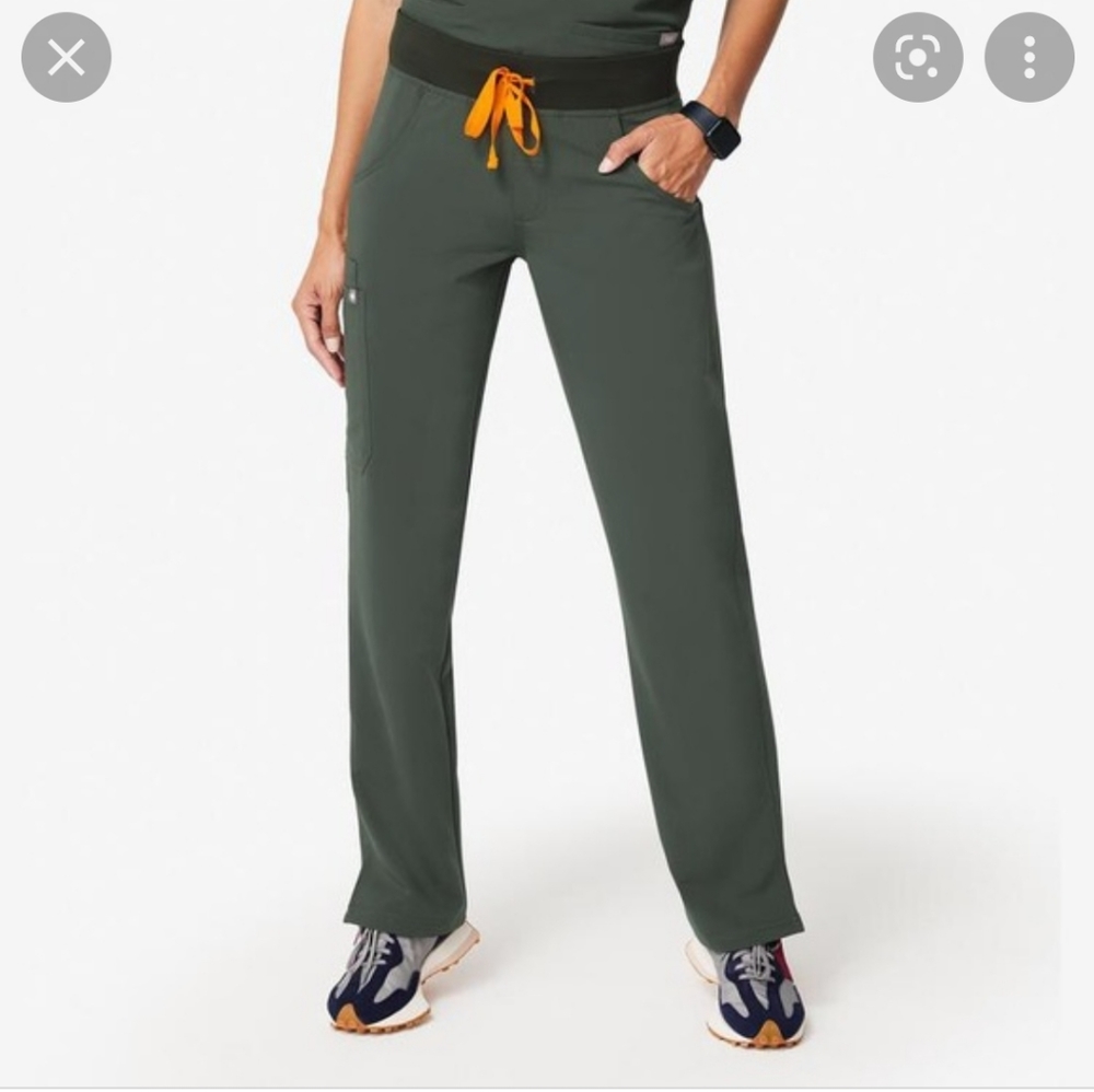 NWT FIGS Kade Cargo Scrub Pants Moss